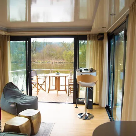 Schwimmendes Ferienhaus Water Lodge *