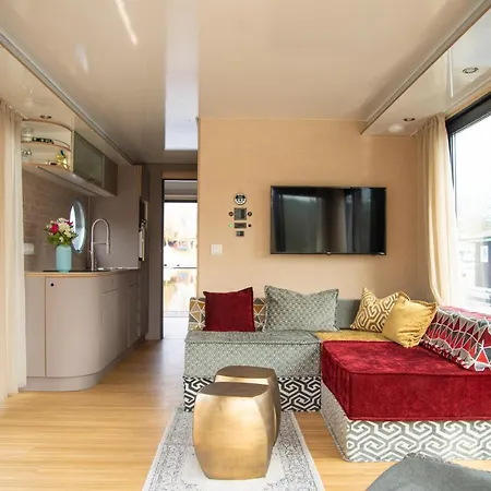 Schwimmendes Ferienhaus Water Lodge Tatil Evi *